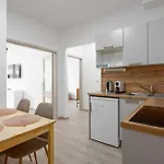 - 2 Bedrooms, Kitchen, Close To Metro Prag