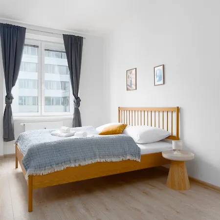 - 2 Bedrooms, Kitchen, Close To Metro Apartment