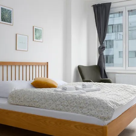 - 2 Bedrooms, Kitchen, Close To Metro
