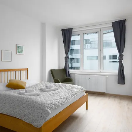 - 2 Bedrooms, Kitchen, Close To Metro *