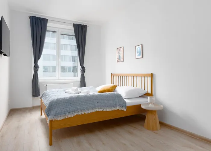 - 2 Bedrooms, Kitchen, Close To Metro 公寓