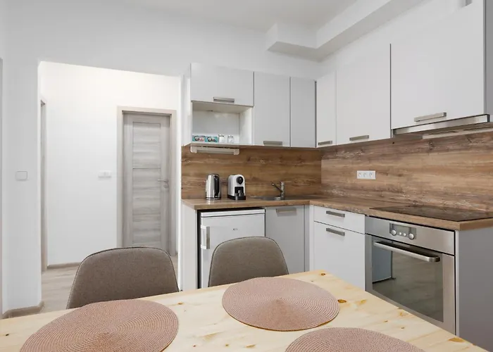 - 2 Bedrooms, Kitchen, Close To Metro