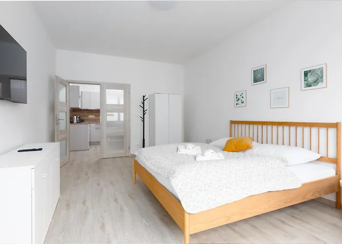 - 2 Bedrooms, Kitchen, Close To Metro 公寓