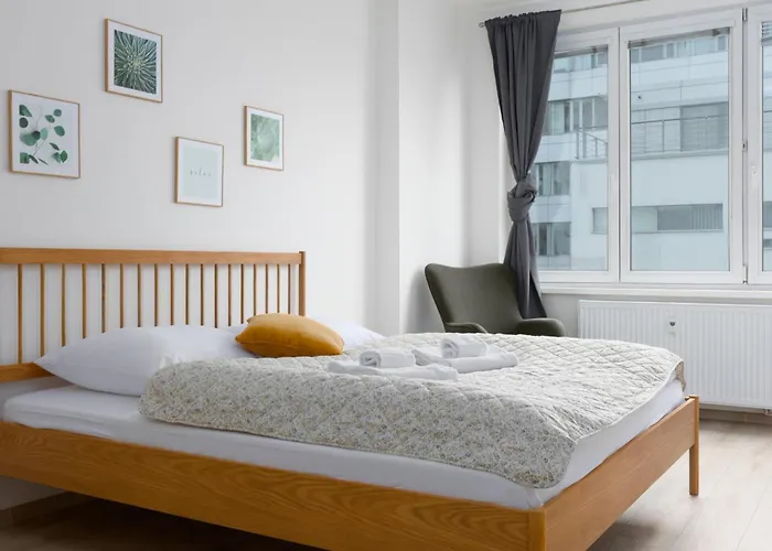 - 2 Bedrooms, Kitchen, Close To Metro
