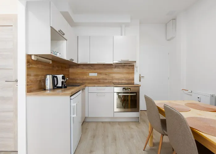 - 2 Bedrooms, Kitchen, Close To Metro 公寓