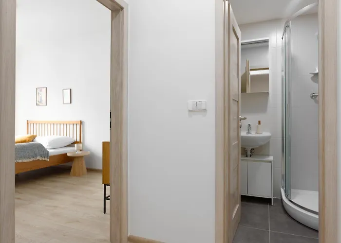 - 2 Bedrooms, Kitchen, Close To Metro 布拉格