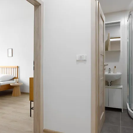 - 2 Bedrooms, Kitchen, Close To Metro Praga